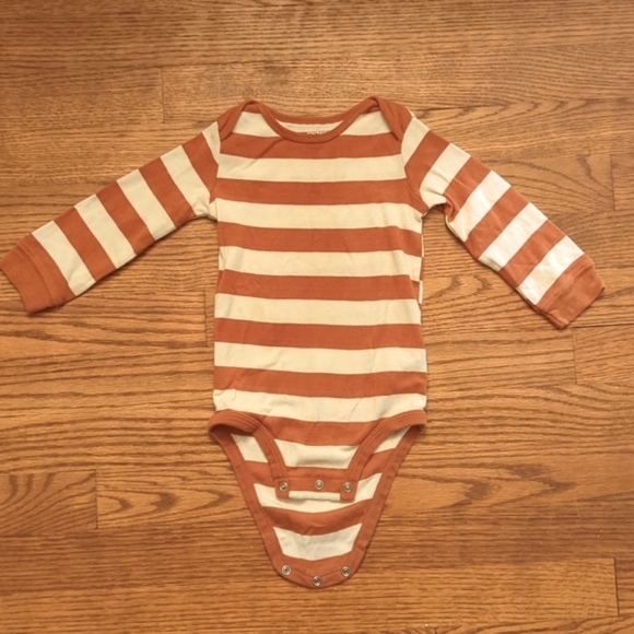 4 Carter's Onesie Bundle, GUC - Picture 5 of 7
